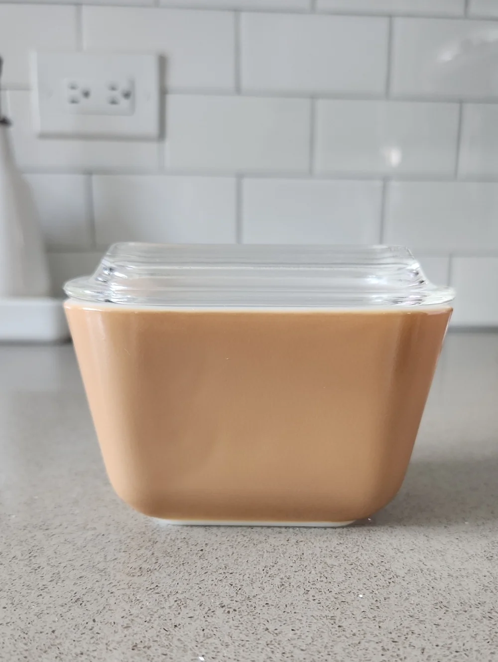 Vintage Pyrex Light Brown 501-B Refrigerator Dish Fridgie